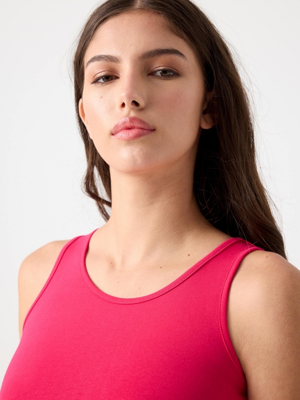 Basic sleeveless top fuchsia detail view