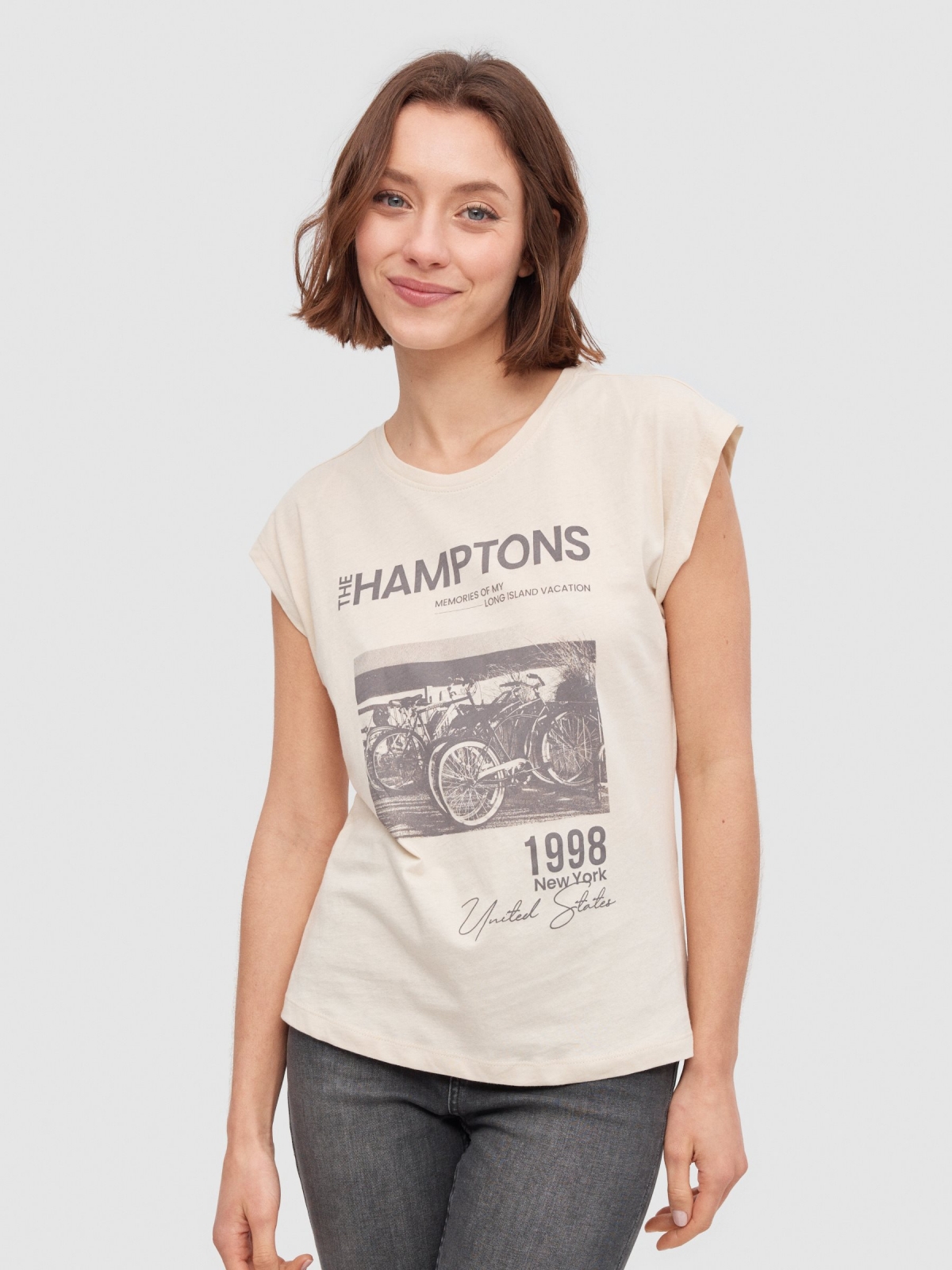The Hamptons t-shirt sand middle front view