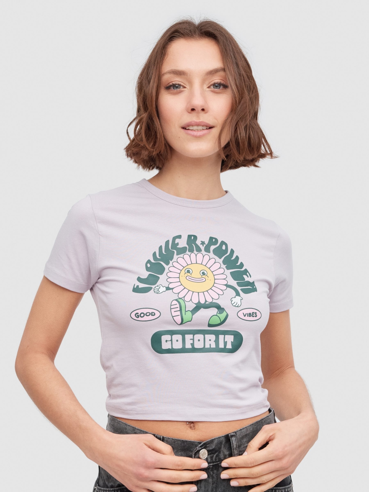 Camiseta crop Flower Power morado vista media frontal