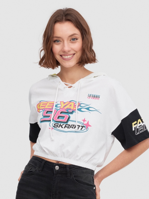 Camiseta racing con capucha multicolor vista media frontal
