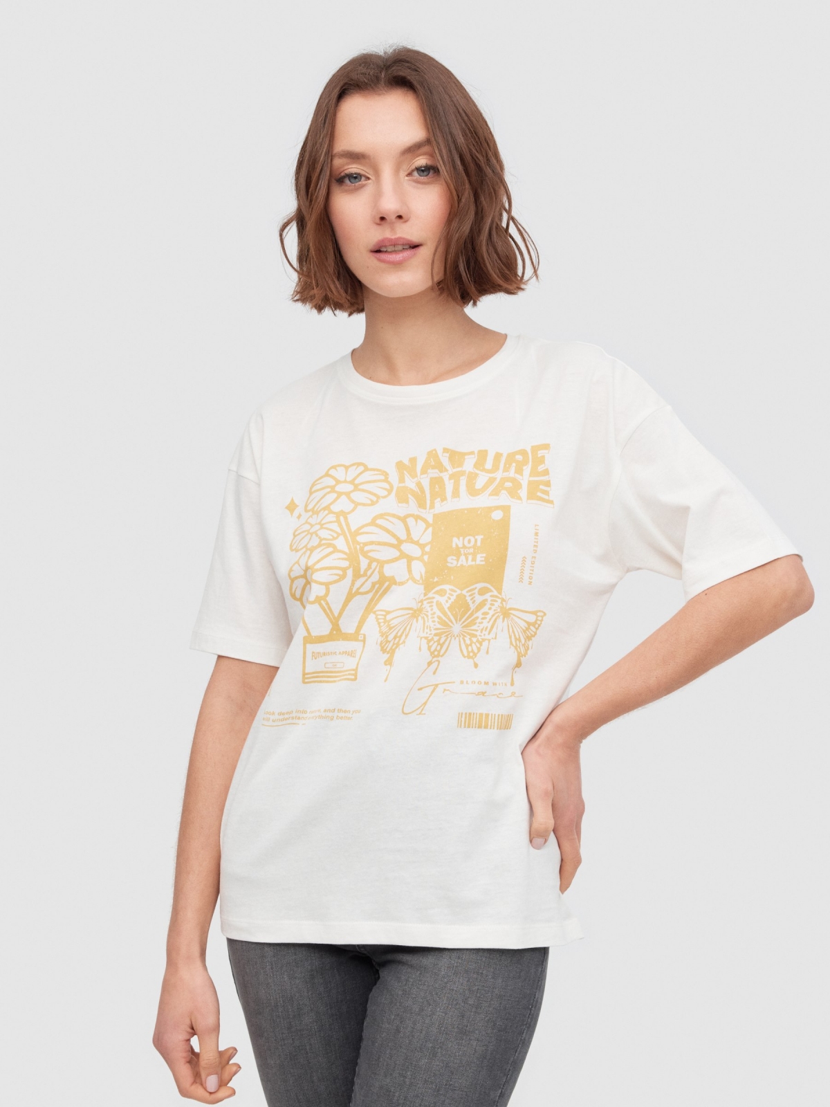 T-shirt Nature oversize off white vista meia frontal