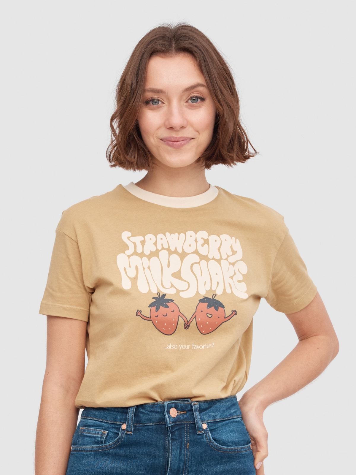 Camiseta Strawberry Milkshake ocre vista media frontal