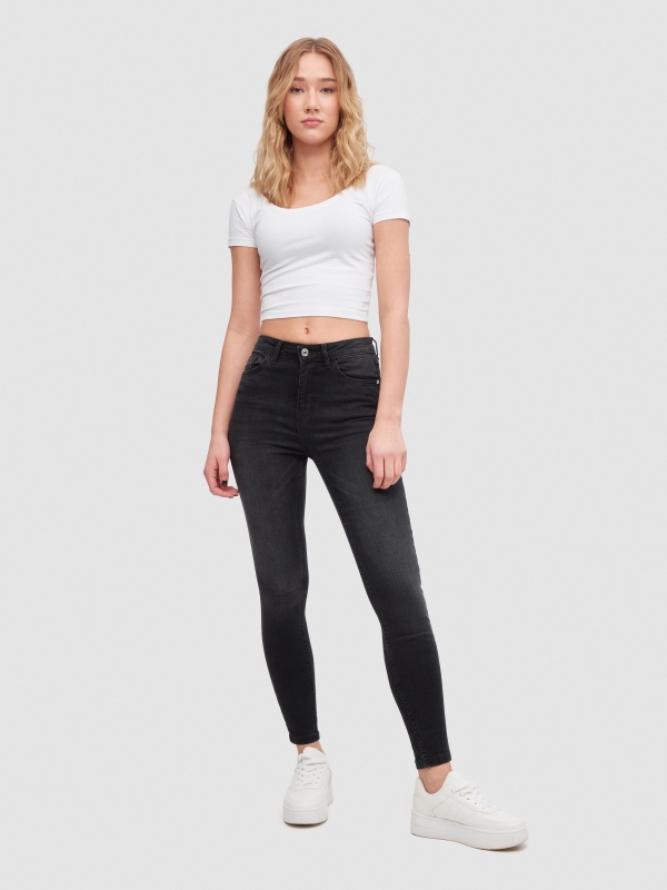 Jeans skinny de cintura média preto vista geral frontal
