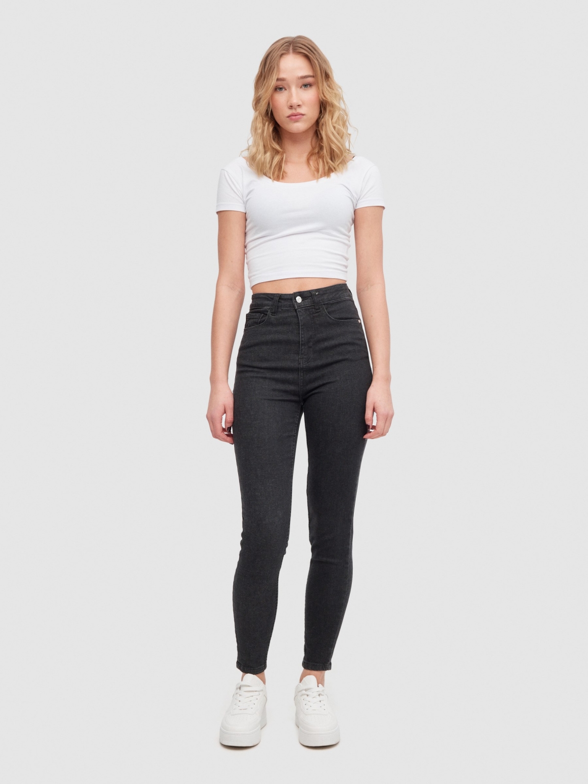 Black skinny jeans high rise black front view