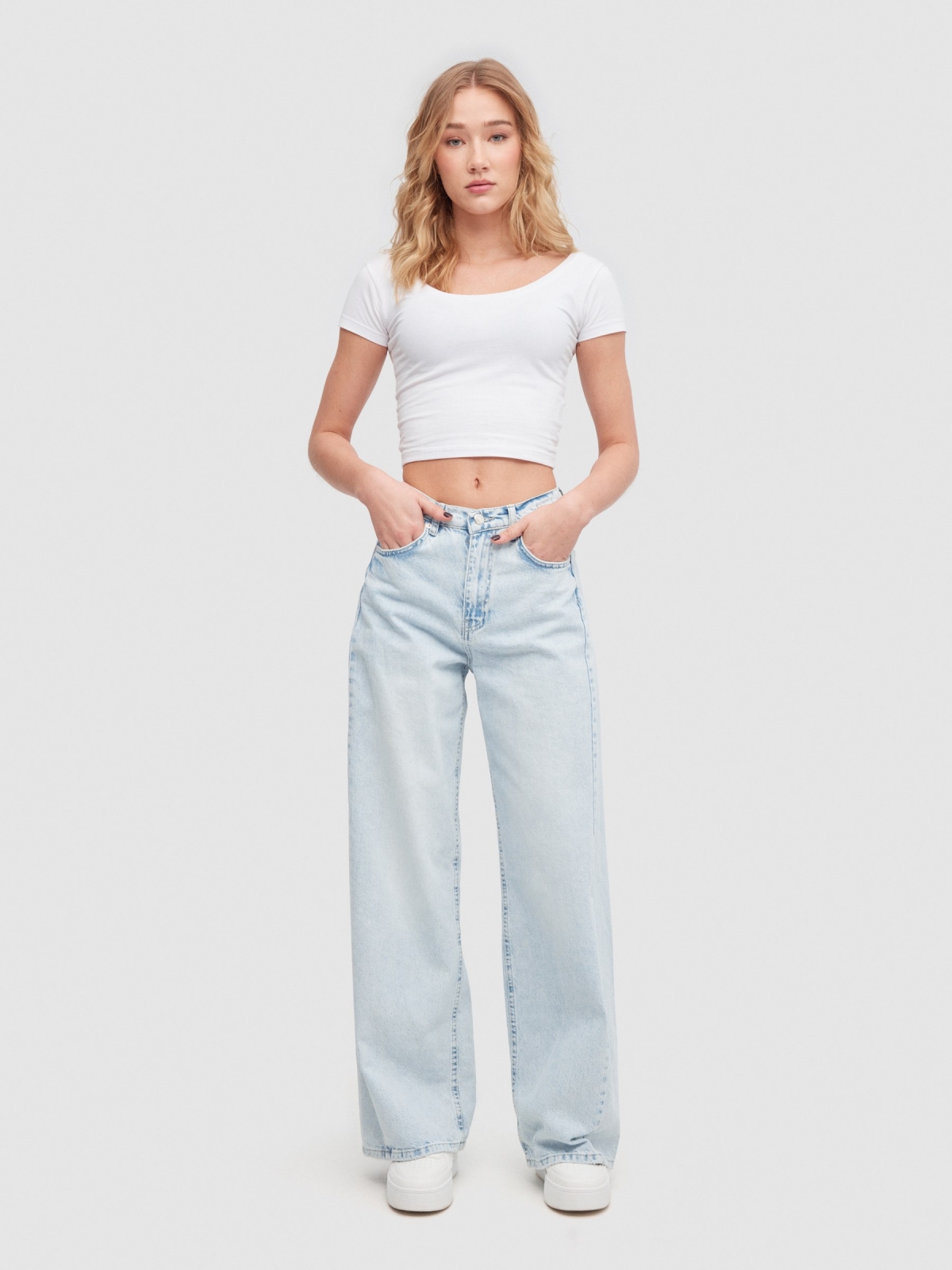 Wide leg jeans seam blue front view