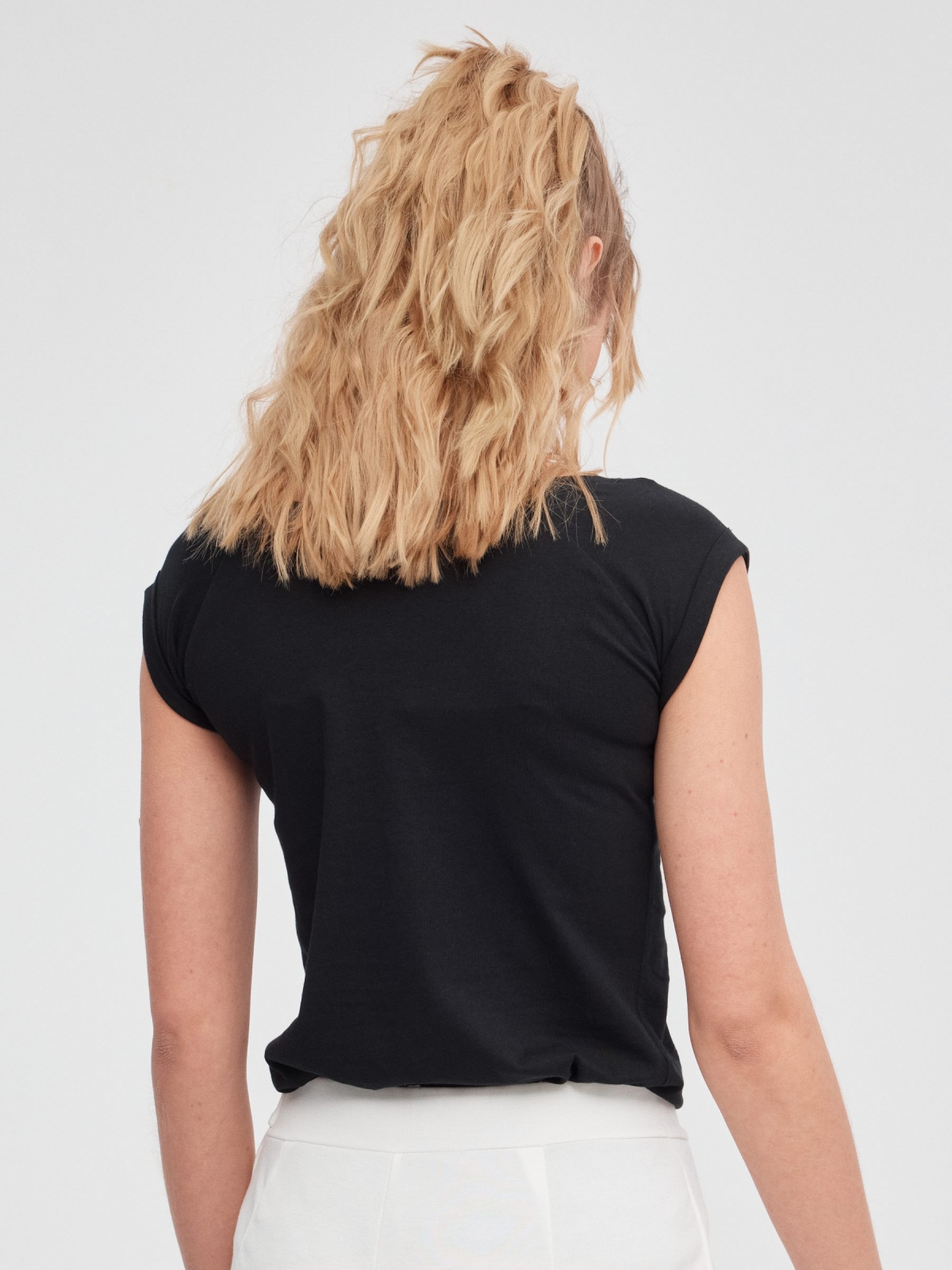 Basic short sleeve t-shirt black middle back view