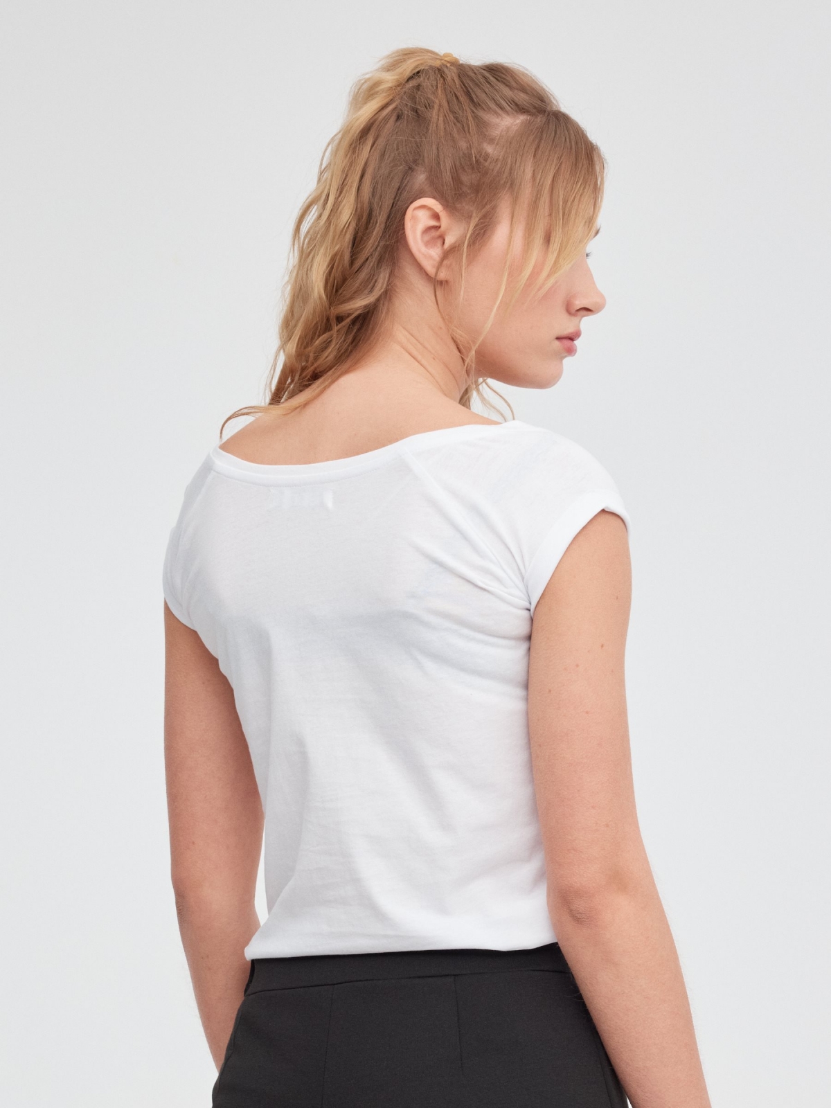 Basic short sleeve t-shirt white middle back view