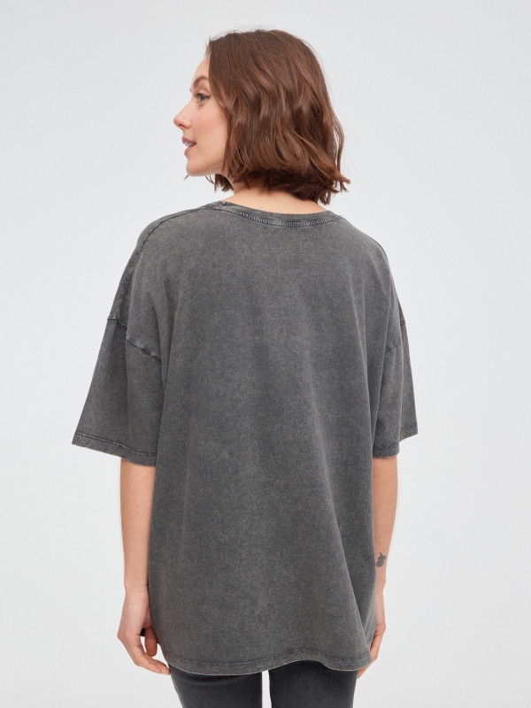 T-shirt oversize girafa cinza escuro vista meia traseira