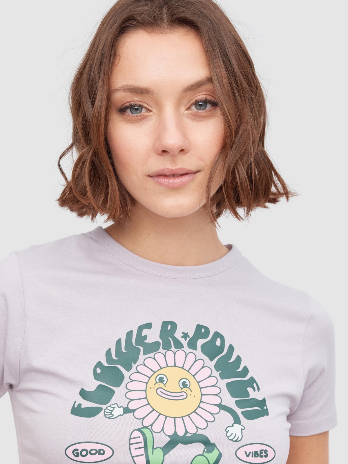 Camiseta crop Flower Power morado vista detalle