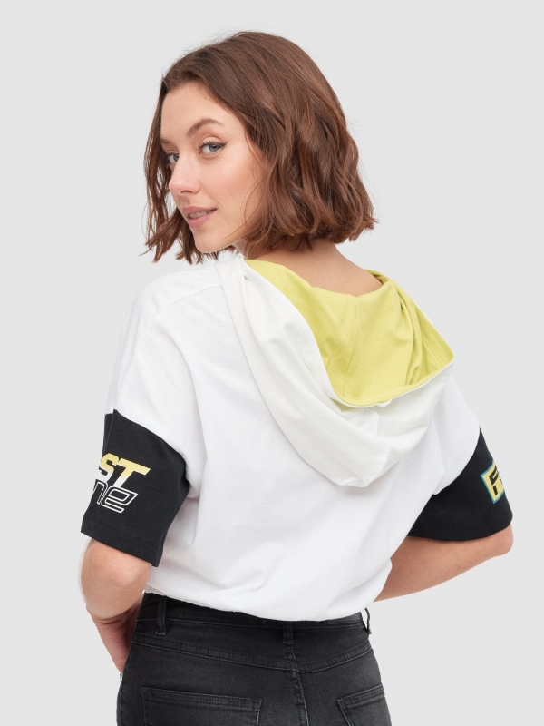 T-shirt racing com capuz multicolorido vista meia traseira