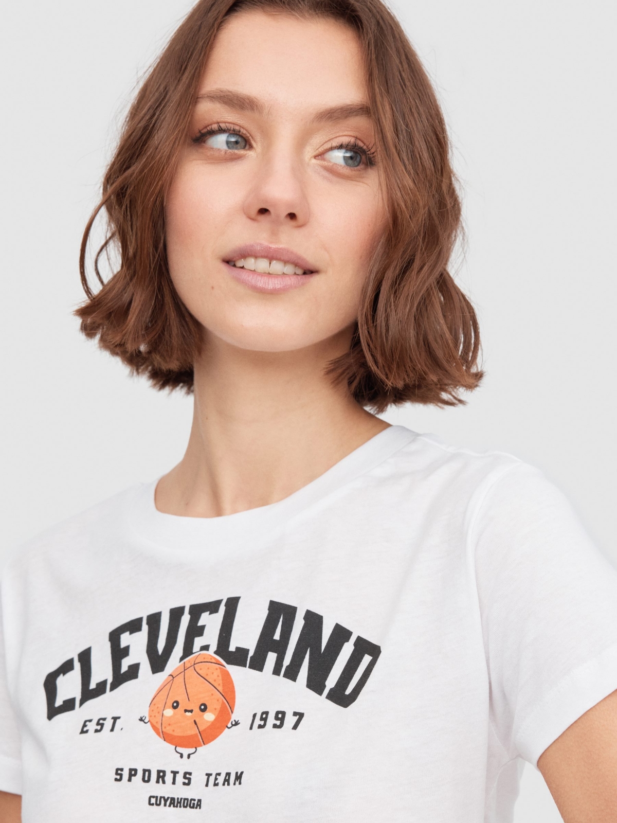 T-shirt Cleveland branco vista detalhe