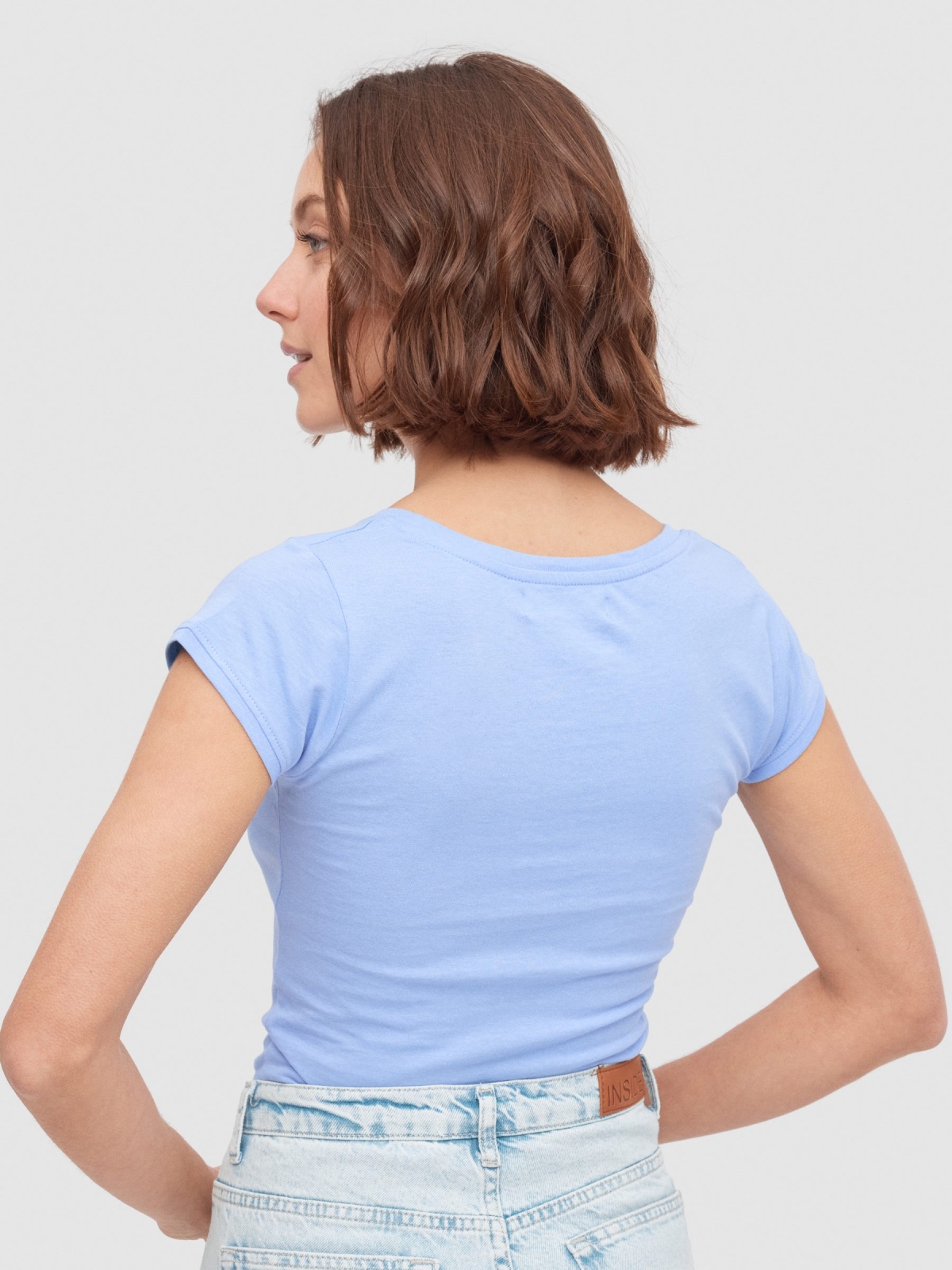 Camiseta Kawaii azul vista media trasera