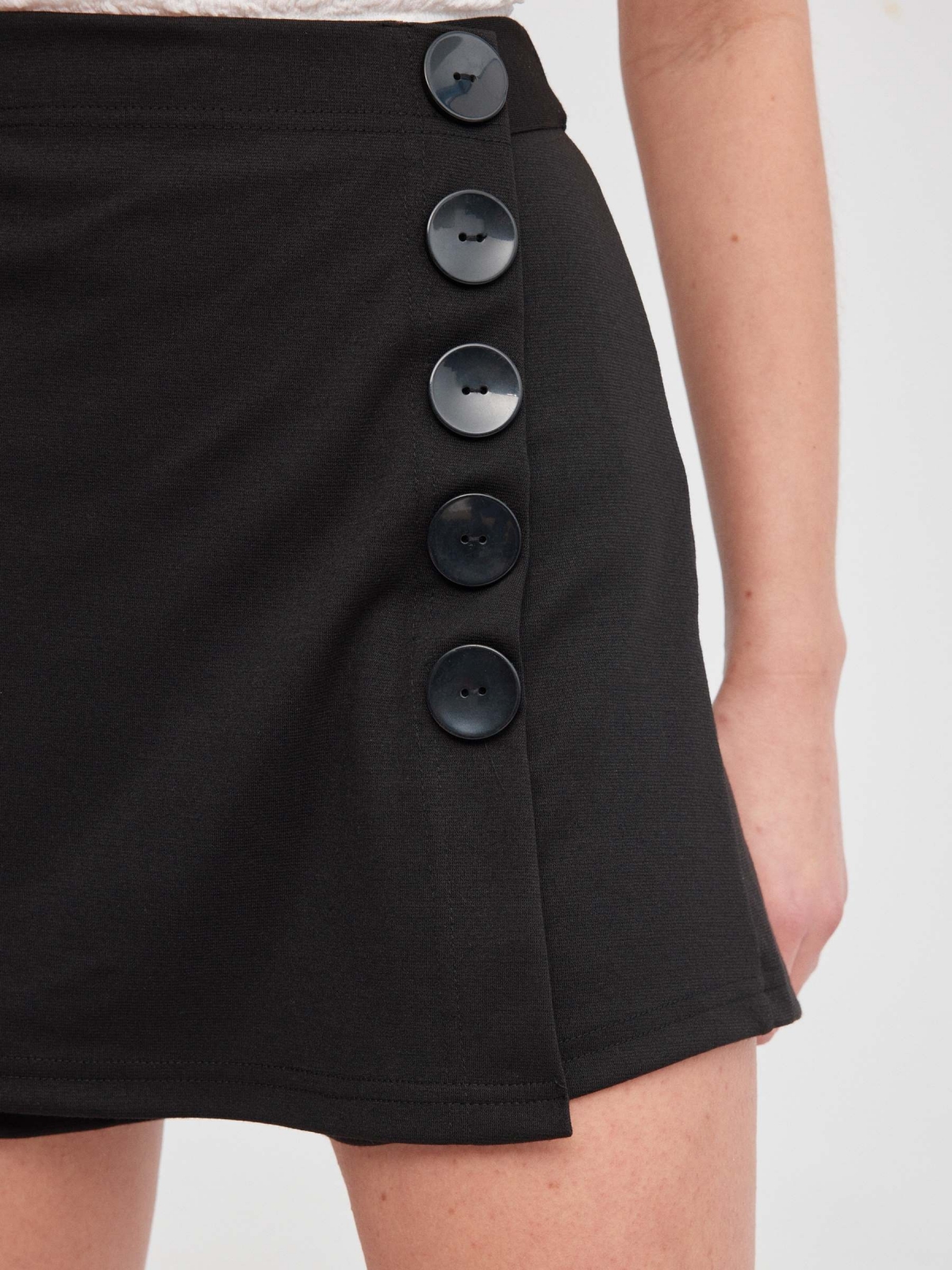 Falda pantalón botones negro vista detalle