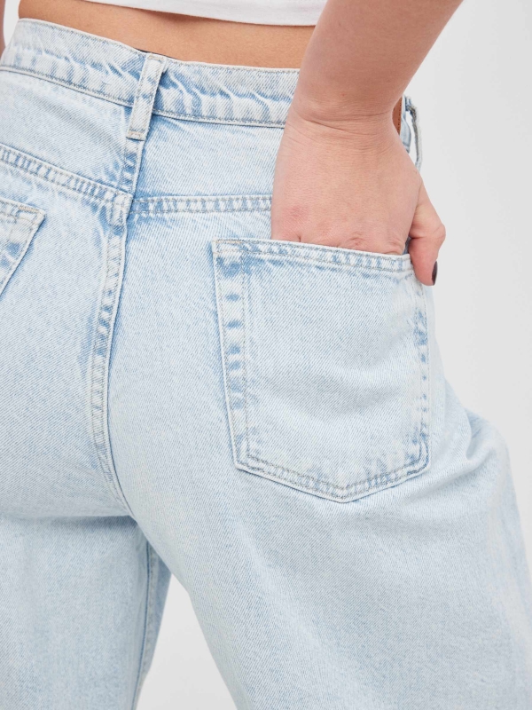 Jeans wide leg costura azul vista detalhe