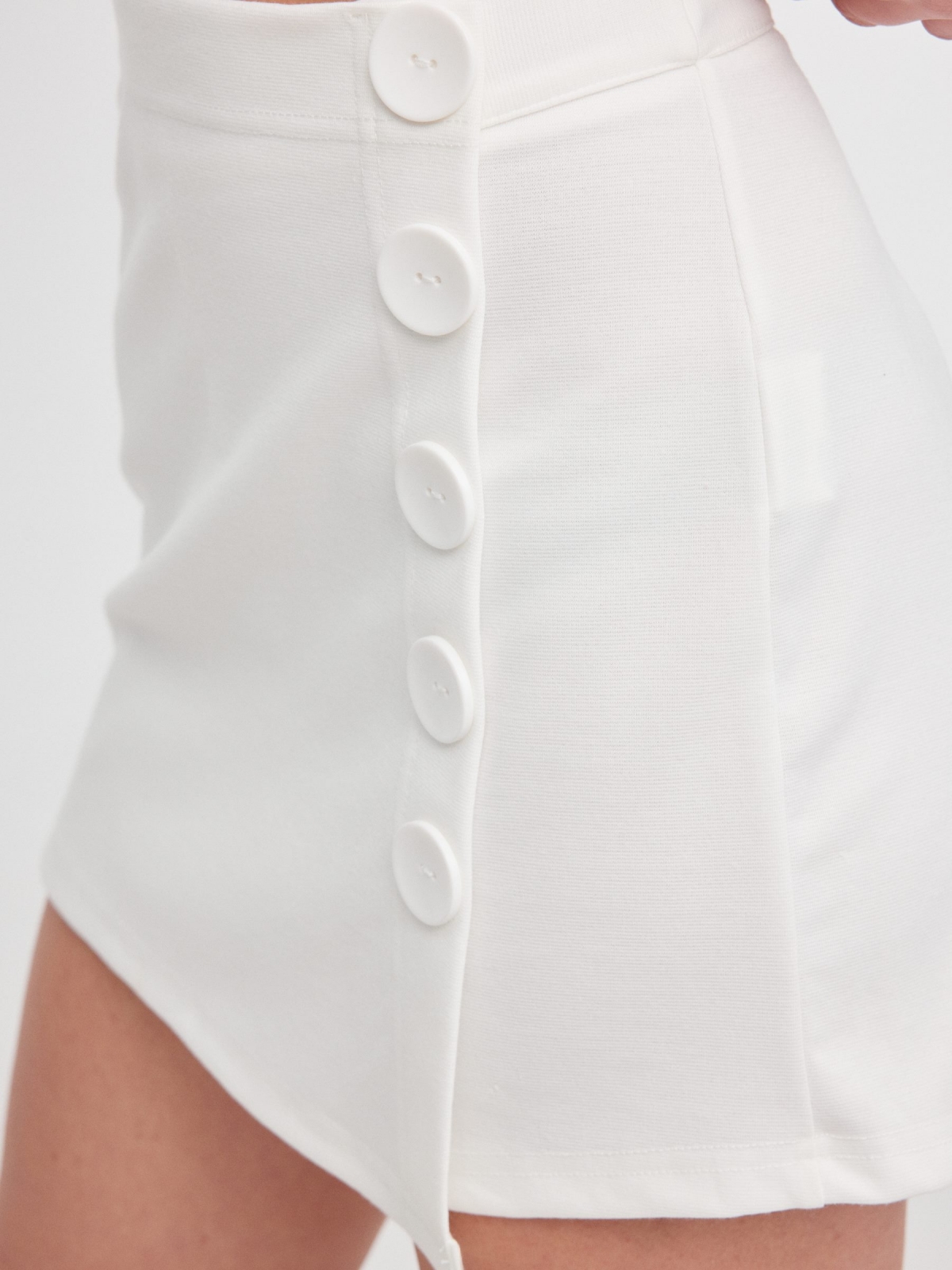 Falda pantalón botones blanco vista detalle
