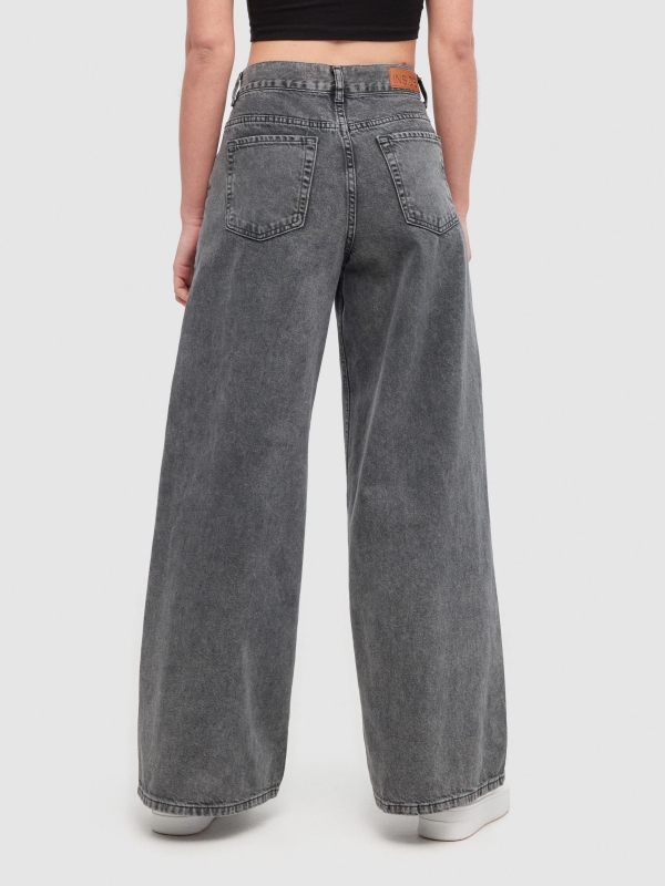 Jeans wide leg gris preto vista meia traseira