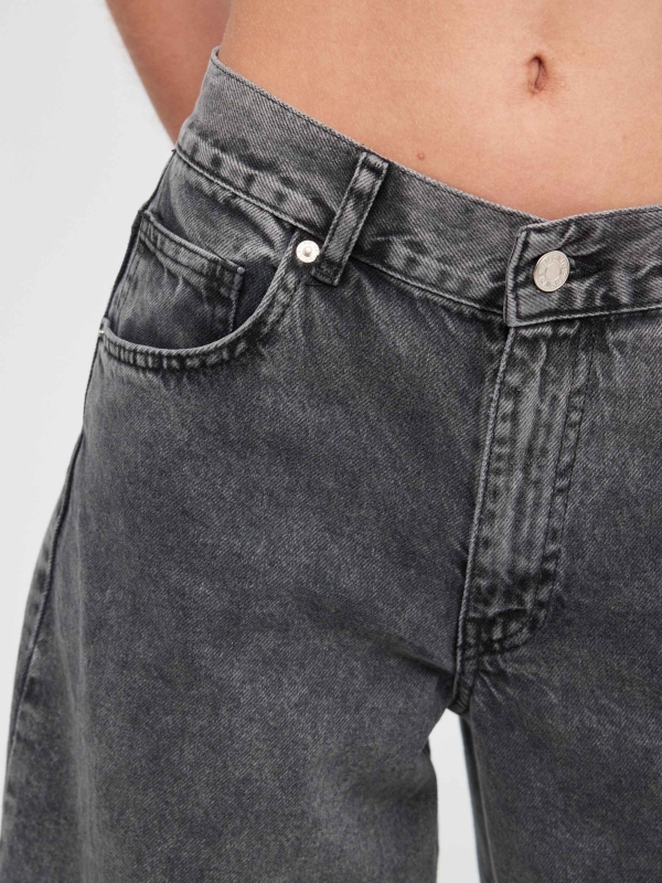 Jeans wide leg gris preto vista detalhe
