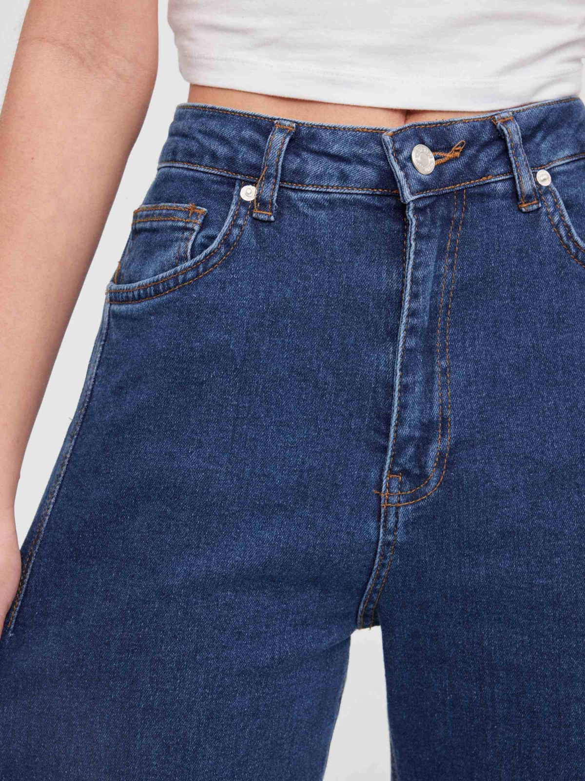 Jeans wide leg azul escuro vista detalhe