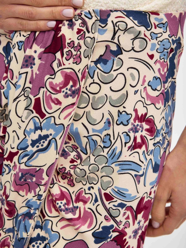 Falda midi fruncida con abertura multicolor vista detalle