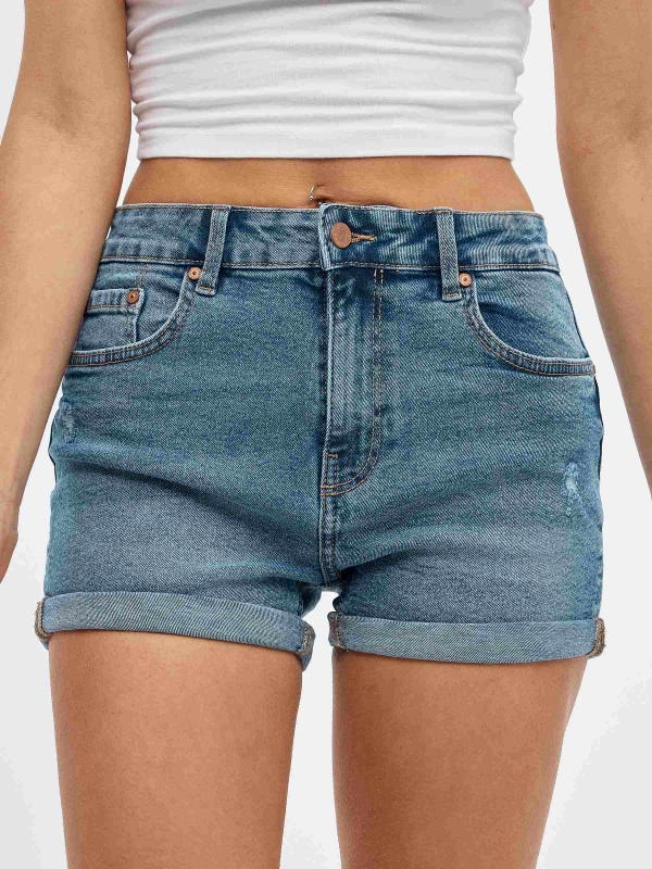 High-waisted denim shorts blue detail view