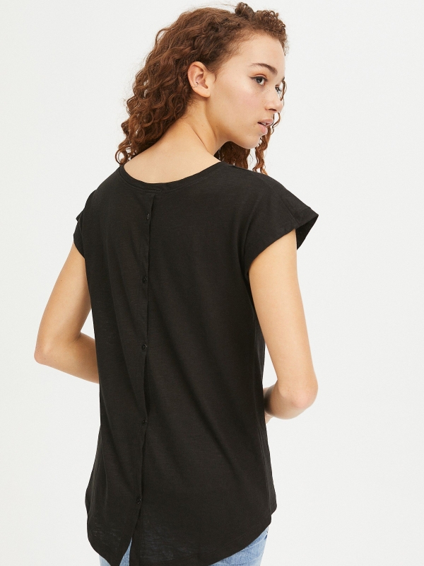 Button back t-shirt black middle back view