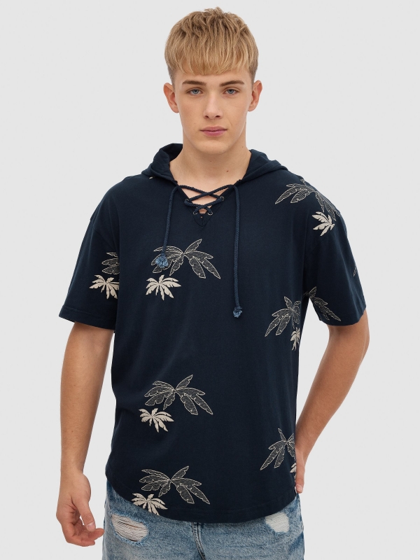 T-shirt com capuz com palmeiras azul marinho vista meia frontal