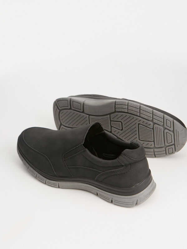 Elastic applications shoe black