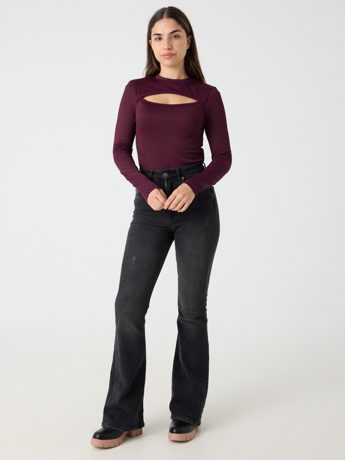 Long-sleeve cut-out ribbed t-shirt aubergine front view