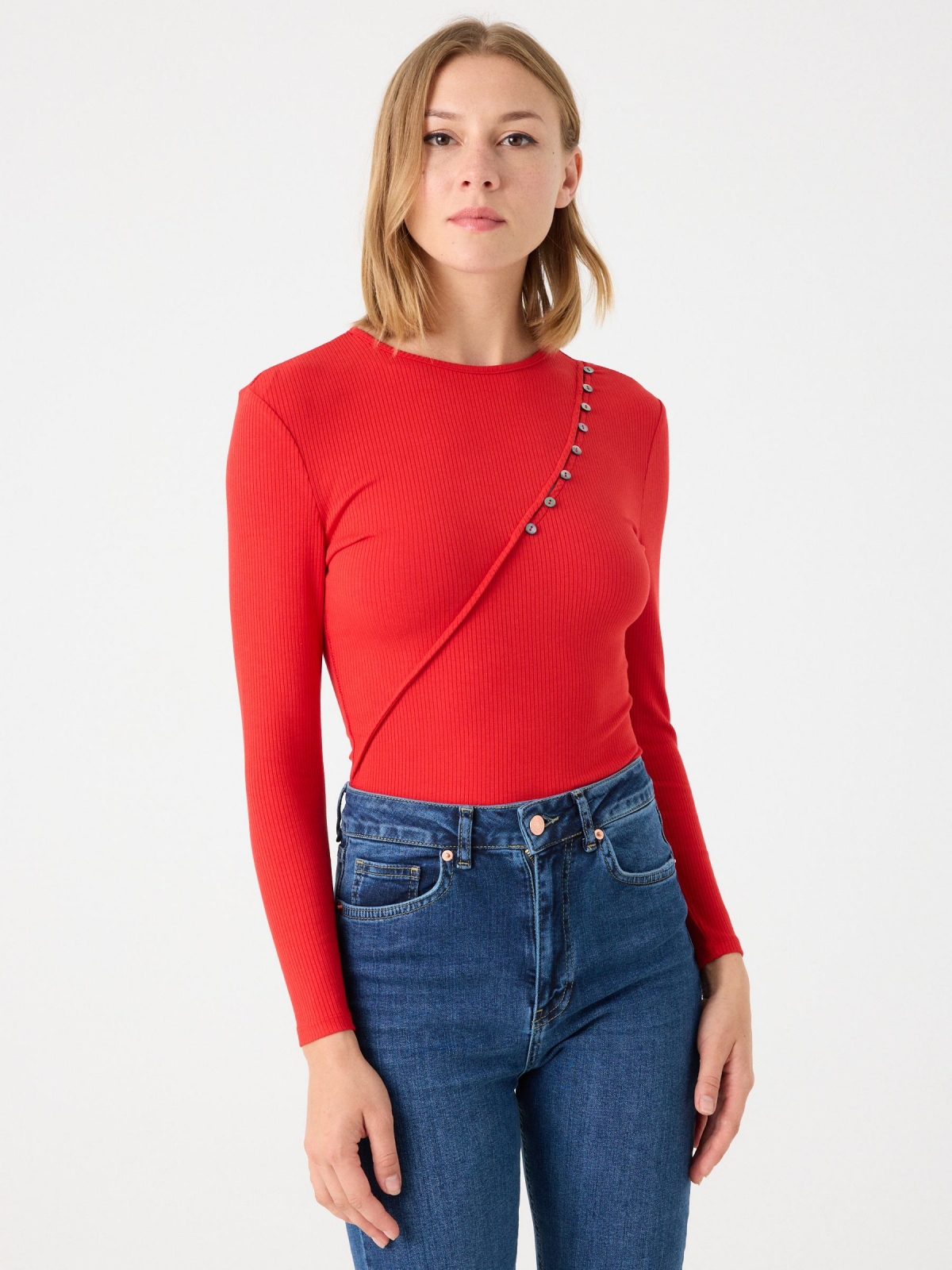 Ribbed t-shirt with buttons red middle front view