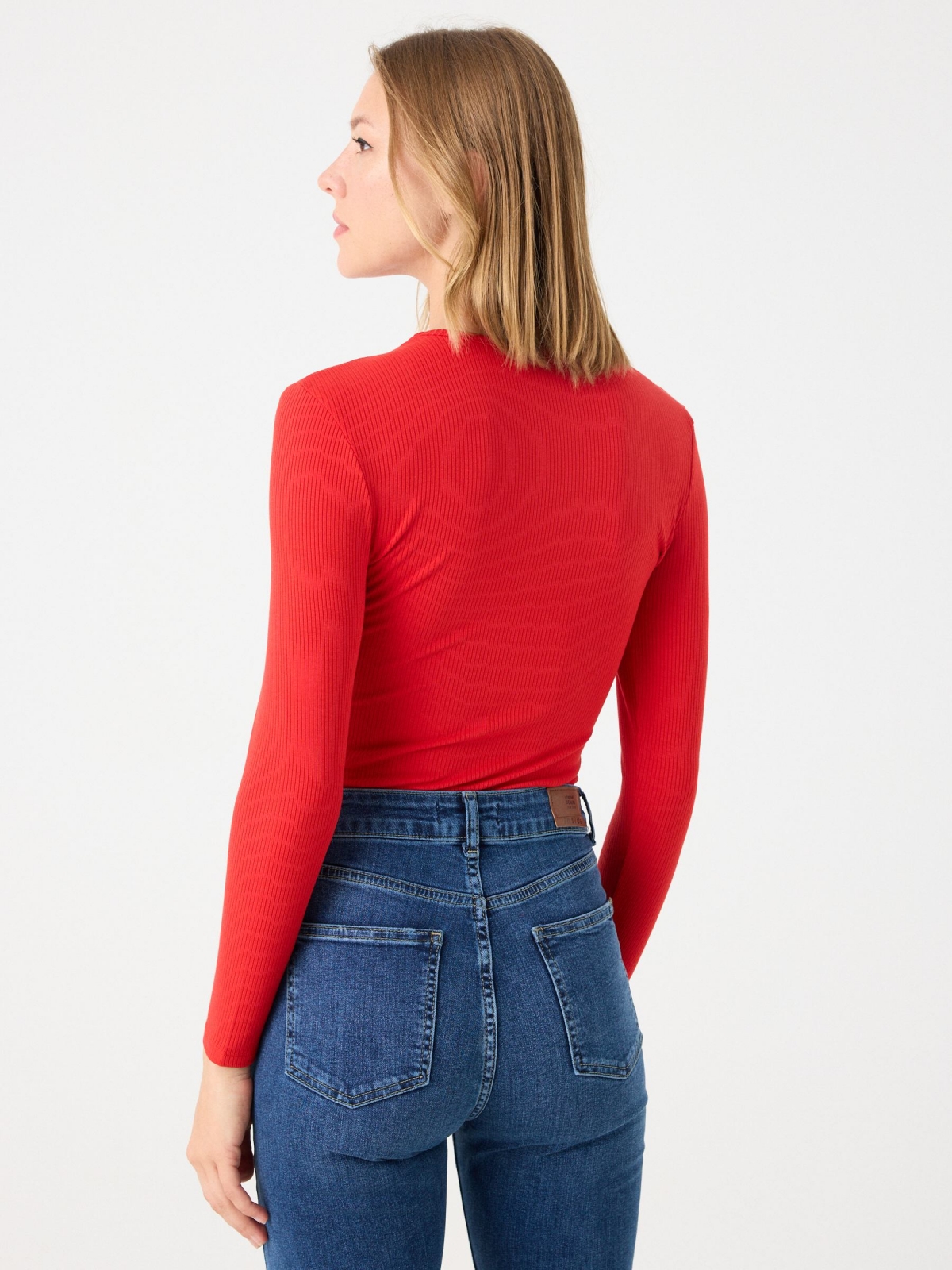 Ribbed t-shirt with buttons red middle back view