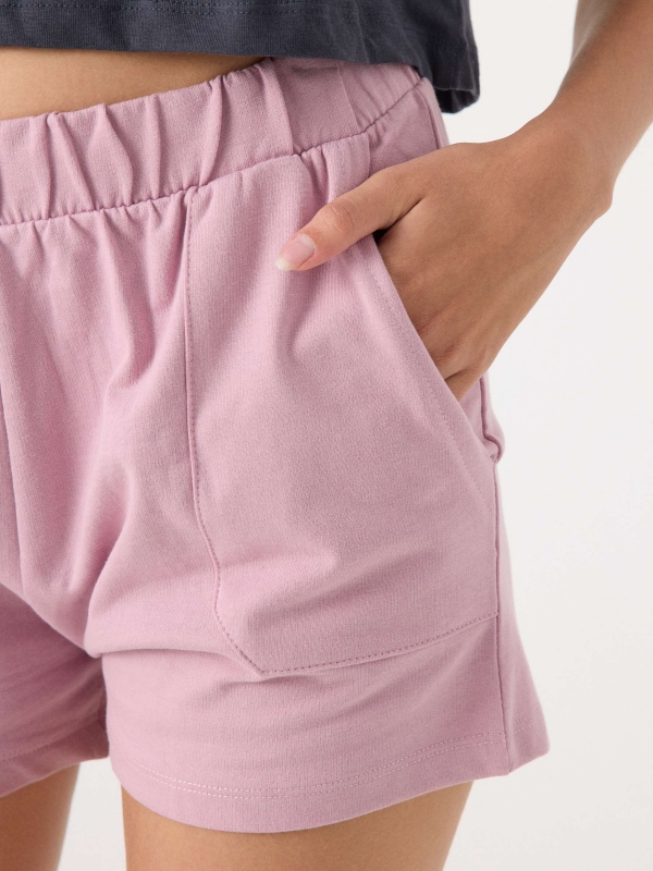 Shorts de cintura elástica com bolsos malva vista detalhe