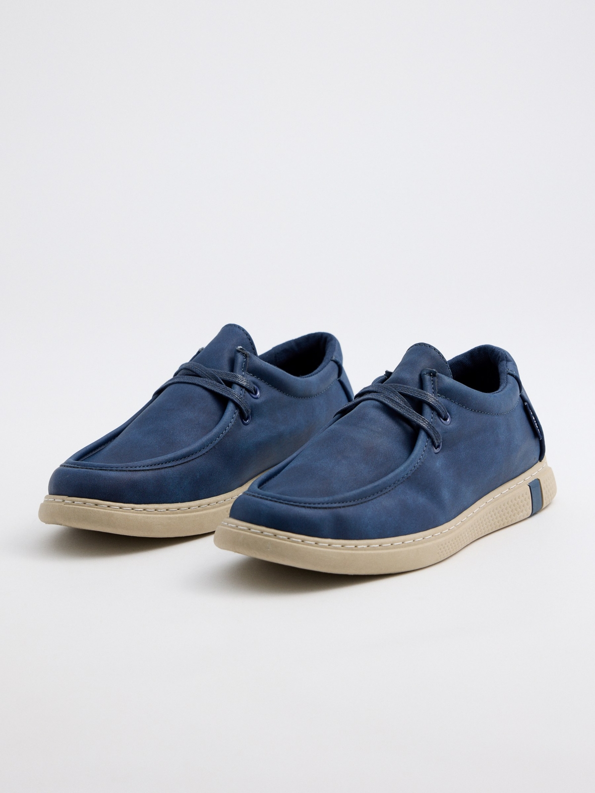 Sapato wallabee azul marinho azul marinho vista frontal 45º