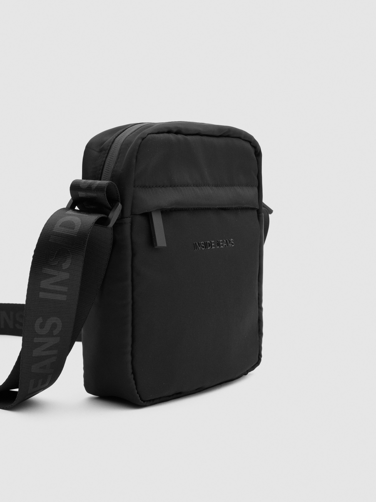 Basic shoulder bag black 45º side view