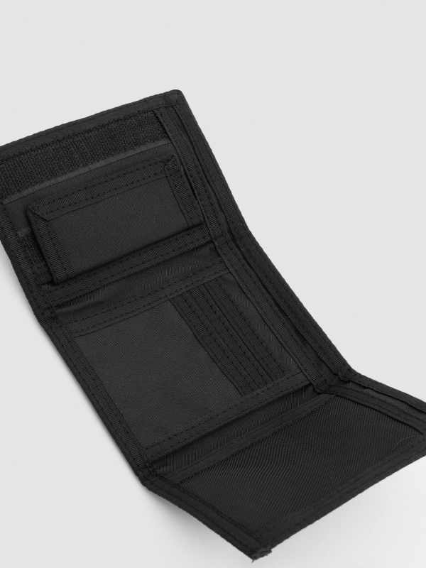 Basic wallet black detail view