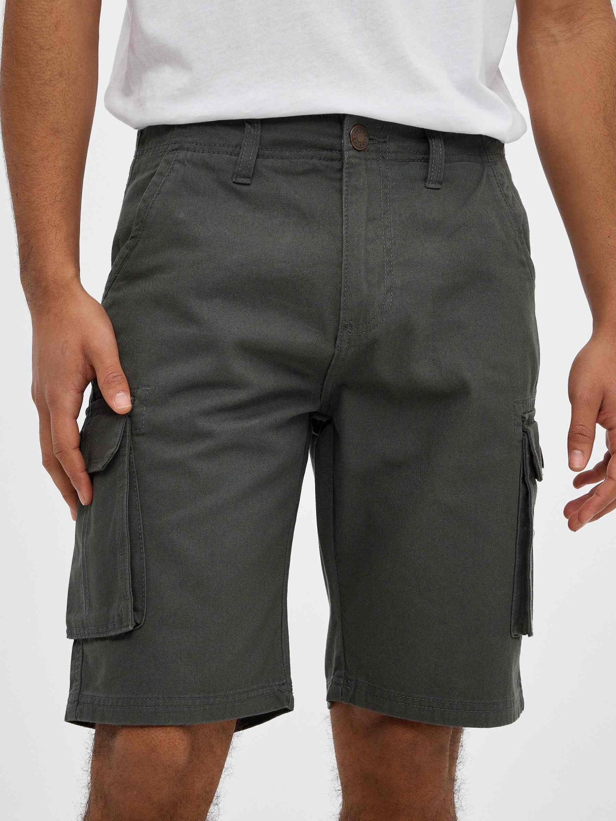 Cargo Bermuda with pockets grey detail view