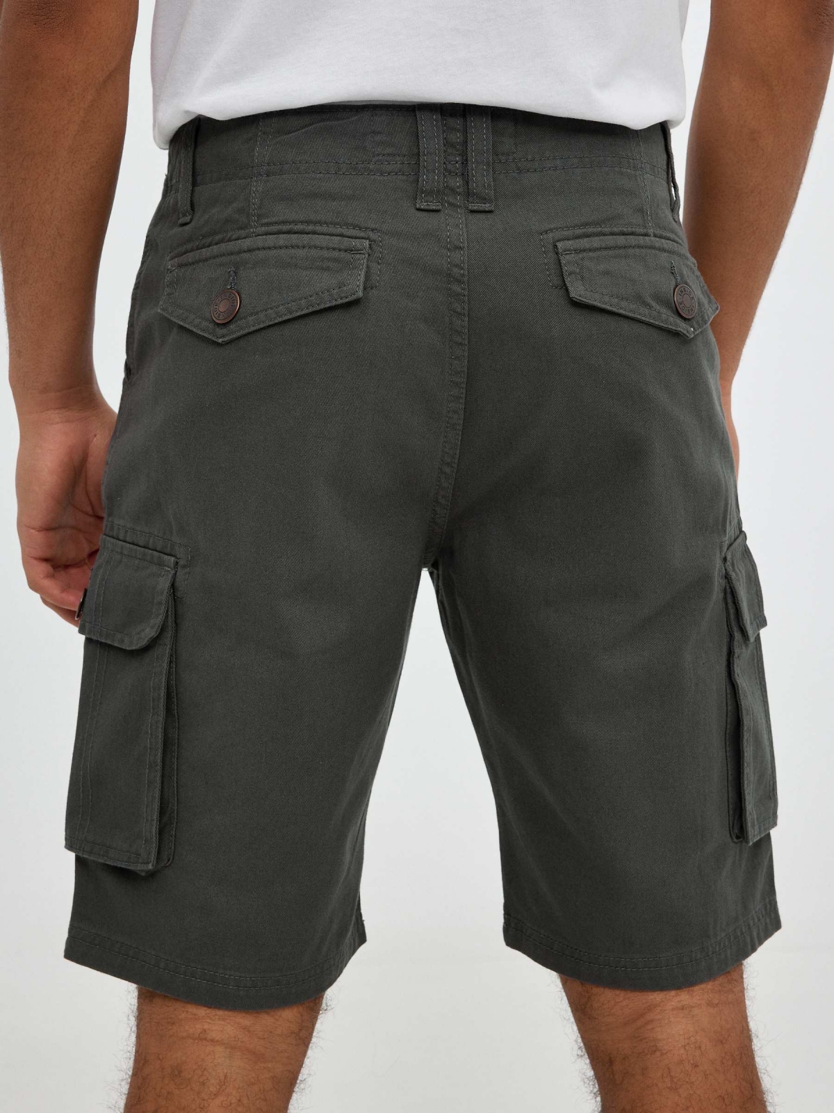 Cargo Bermuda with pockets grey detail view