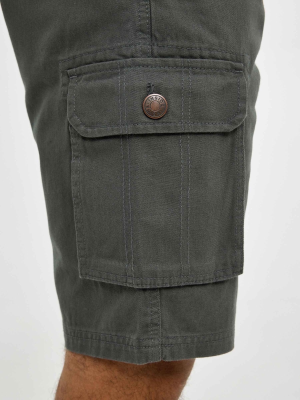 Cargo Bermuda with pockets grey detail view