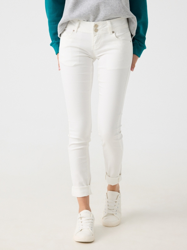 Jeans skinny de cintura baixa botão duplo branco vista meia frontal