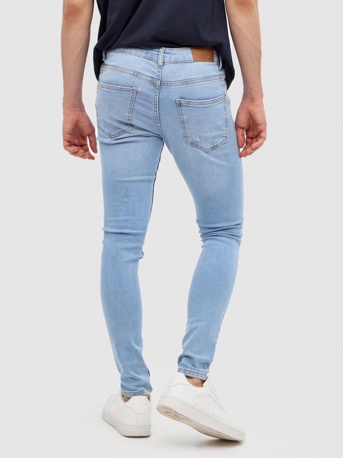 Jeans skinny azul vista meia traseira