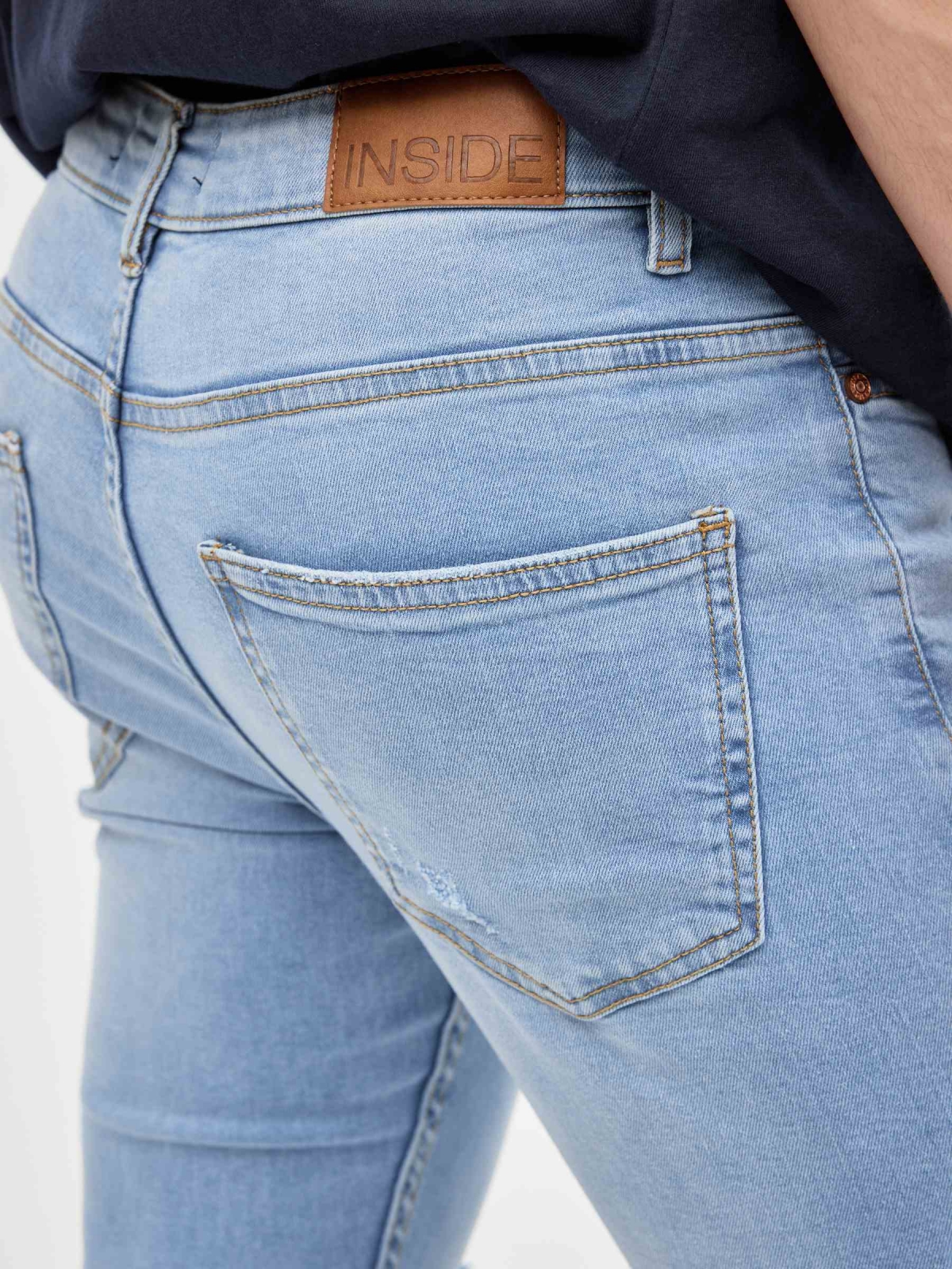 Jeans skinny azul vista detalhe