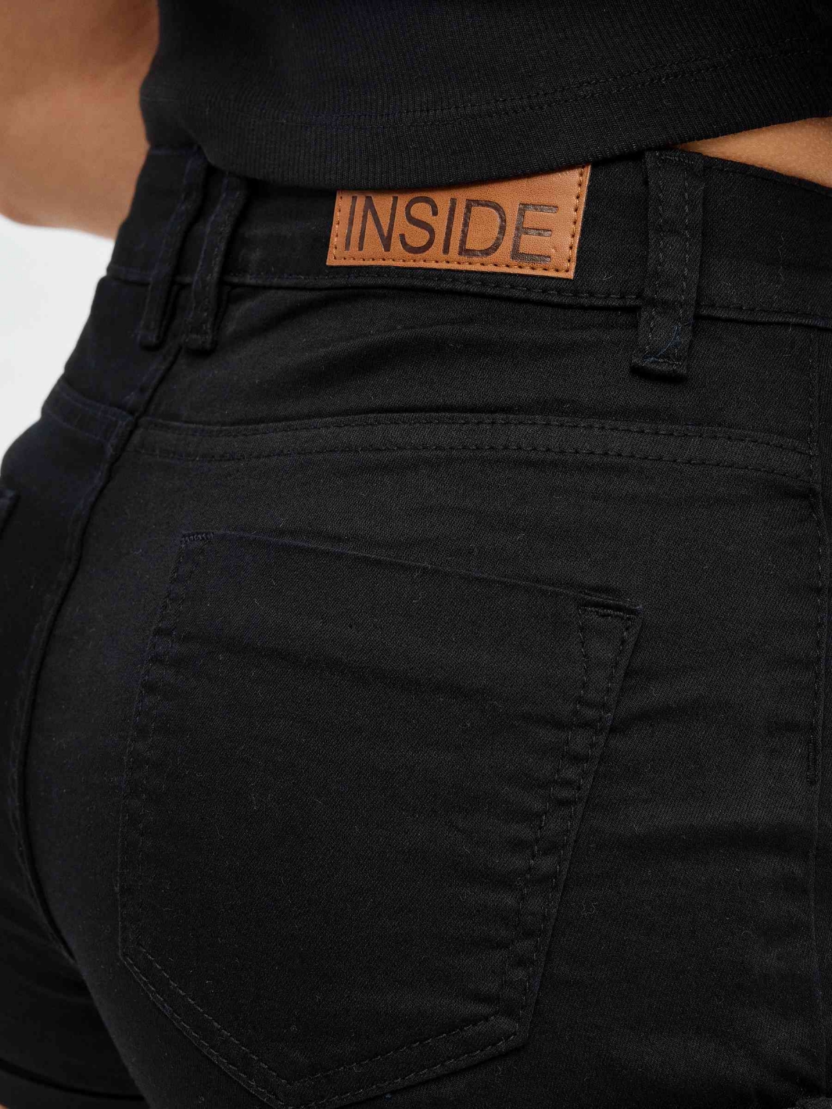 Shorts de sarja coloridos preto vista detalhe