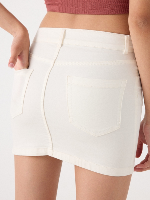 Buckle belt skirt white detail view