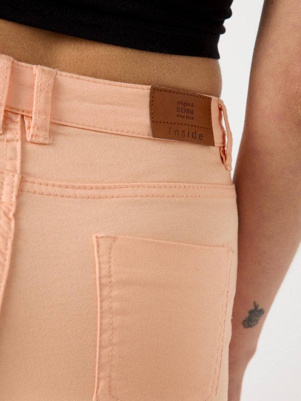 Colorful twill shorts pink detail view