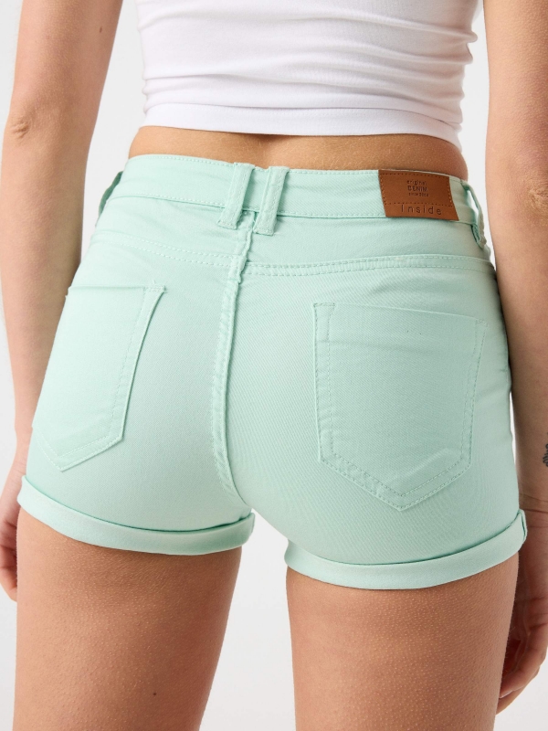 Colorful twill shorts green detail view