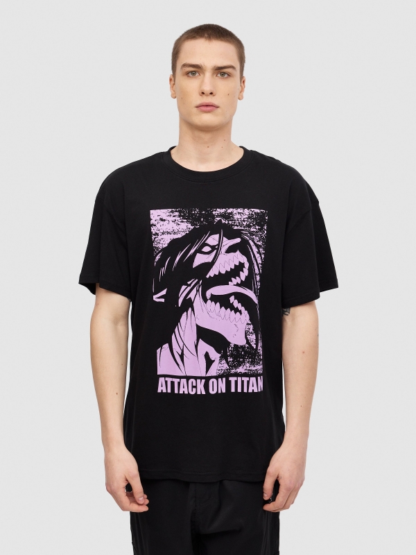 T-shirt oversize Attack On Titan preto vista meia frontal