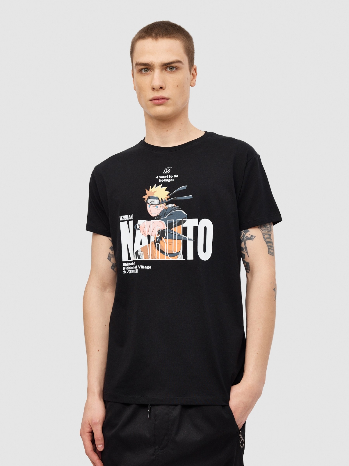 T-shirt Naruto texto preto vista meia frontal