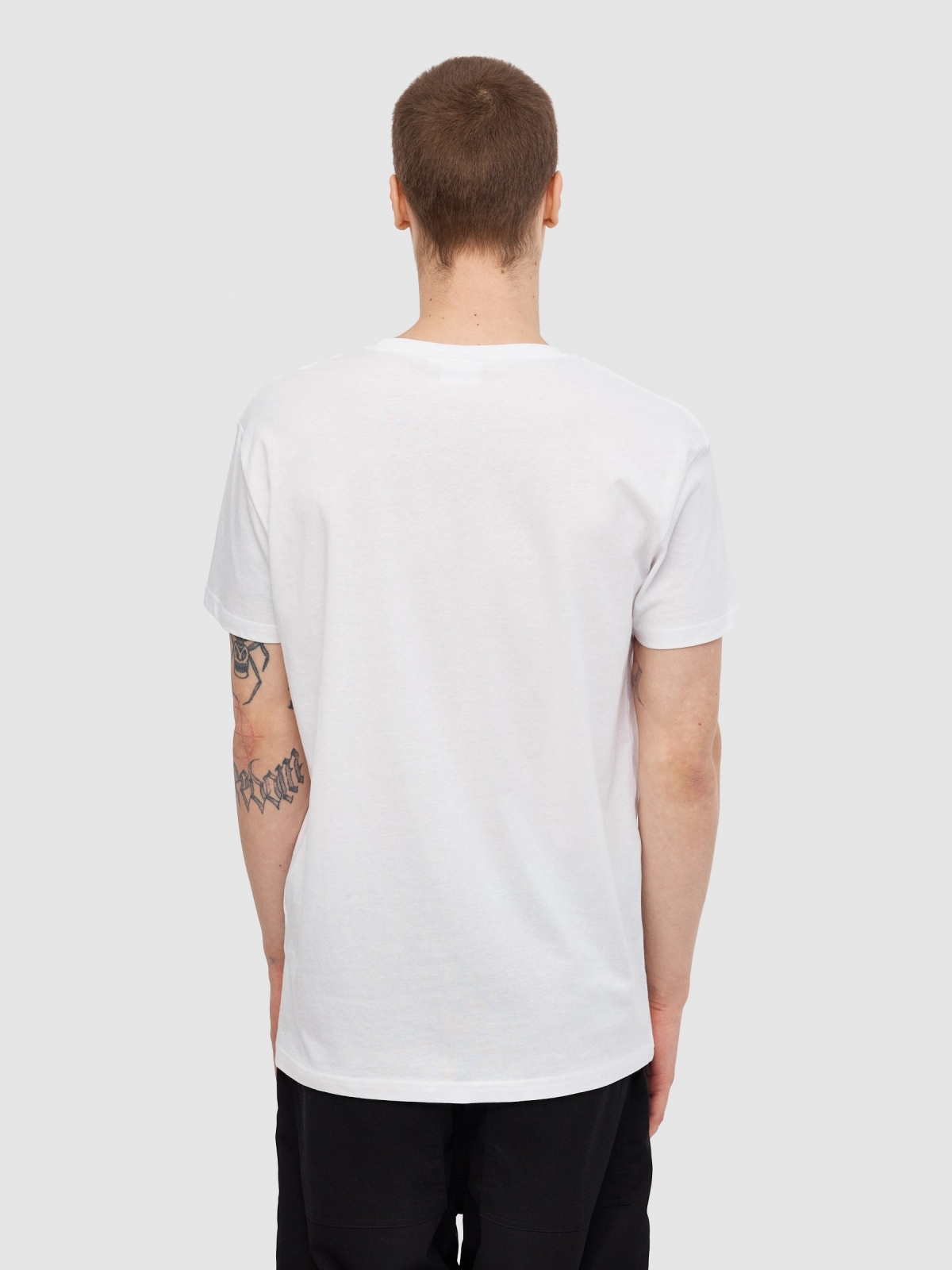T-shirt Dragon Ball Super branco vista meia traseira