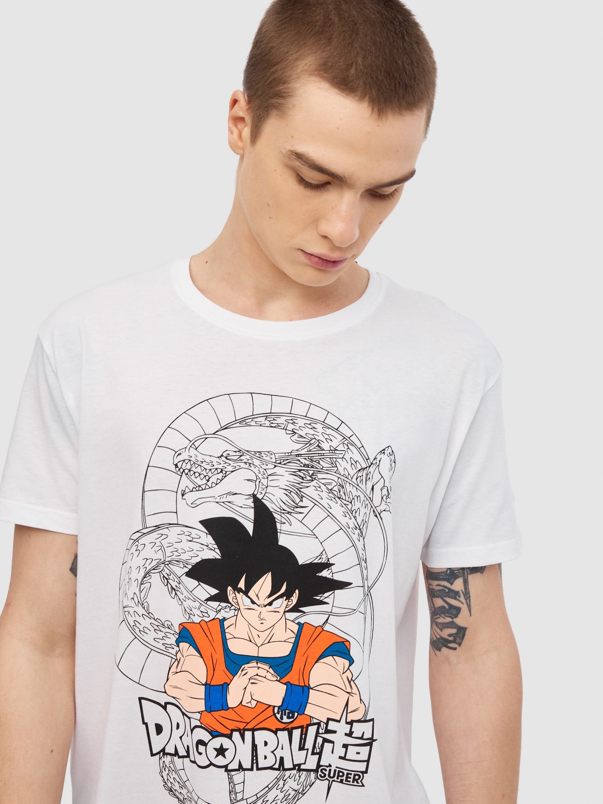 Camiseta Dragon Ball Super blanco vista detalle