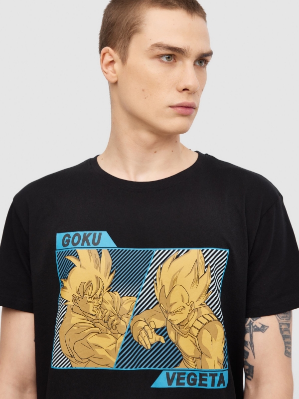 Camiseta Goku vs Vegeta negro vista detalle