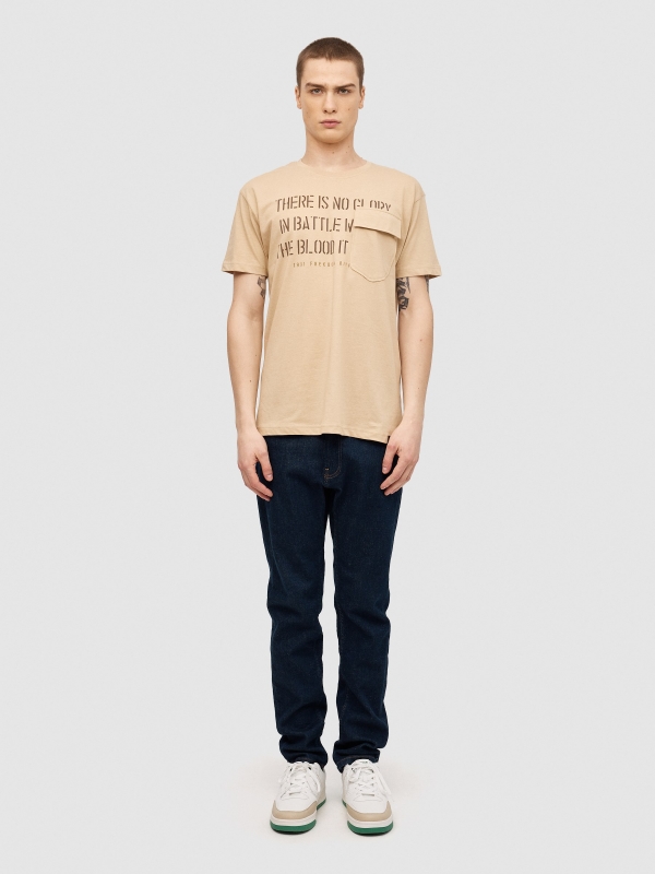 T-shirt com bolso areia vista geral frontal